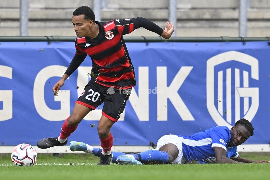Seraing's Alexandre Tunkadi and Jong Genk's Precious Ogbeiwi fight for the ball during a soccer match between Jong Genk (U21) and RFC Seraing, Saturday 19 September 2026 in Genk, on day 6 of the 2026-2027 'Challenger Pro League' 1B second division of the Belgian championship
