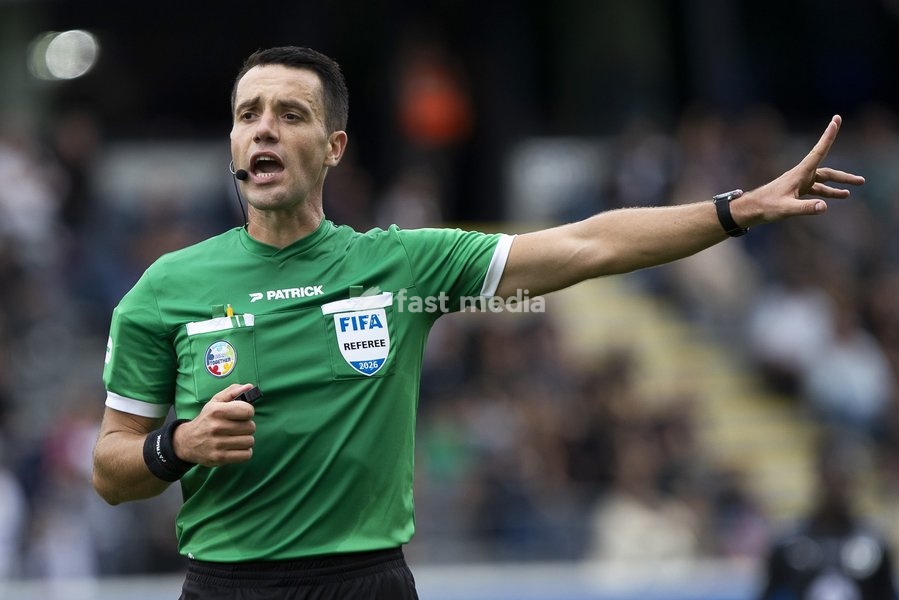 Referee Jasper Vergoote pictured during a soccer match between Oud-Heverlee Leuven and RAAL La Louviere, Saturday 19 September 2026 in Leuven, on day 7 of the 2026-2027 'Jupiler Pro League' first division of the Belgian championship