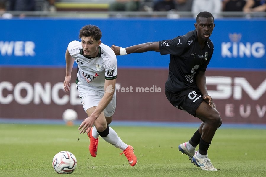 OHL's Robin Mirisola and RAAL's Patrick Nkoa pictured during a soccer match between Oud-Heverlee Leuven and RAAL La Louviere, Saturday 19 September 2026 in Leuven, on day 7 of the 2026-2027 'Jupiler Pro League' first division of the Belgian championship