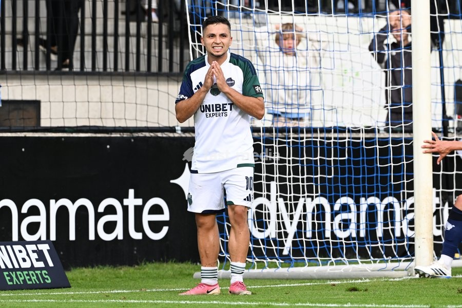 Hasselt's Mehdi Bounou looks dejected during a soccer match between Sporting Hasselt and K. Beerschot VA, Saturday 19 September 2026 in Hasselt, on day 6 of the 2026-2027 'Challenger Pro League' 1B second division of the Belgian championship