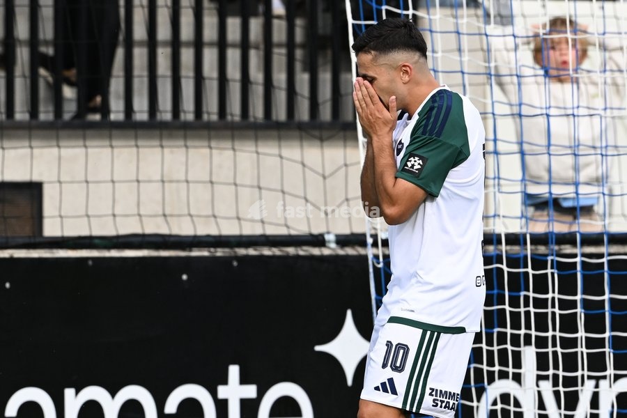 Hasselt's Mehdi Bounou looks dejected during a soccer match between Sporting Hasselt and K. Beerschot VA, Saturday 19 September 2026 in Hasselt, on day 6 of the 2026-2027 'Challenger Pro League' 1B second division of the Belgian championship