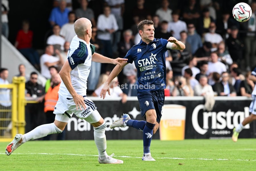 Hasselt's Geoffry Hairemans and Beerschot's Lukas Van Eenoo pictured in action during a soccer match between Sporting Hasselt and K. Beerschot VA, Saturday 19 September 2026 in Hasselt, on day 6 of the 2026-2027 'Challenger Pro League' 1B second division of the Belgian championship