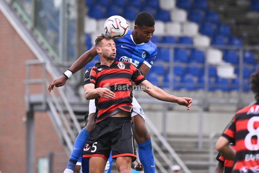 Seraing's Victor Cornellie and Jong Genk's Jonathan Coenen fight for the ball during a soccer match between Jong Genk (U21) and RFC Seraing, Saturday 19 September 2026 in Genk, on day 6 of the 2026-2027 'Challenger Pro League' 1B second division of the Belgian championship
