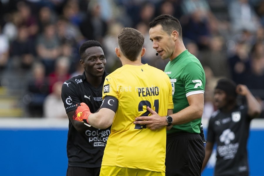 RAAL's goalkeeper Marcos Hernan Peano receives a red card from referee Jasper Vergoote during a soccer match between Oud-Heverlee Leuven and RAAL La Louviere, Saturday 19 September 2026 in Leuven, on day 7 of the 2026-2027 'Jupiler Pro League' first division of the Belgian championship