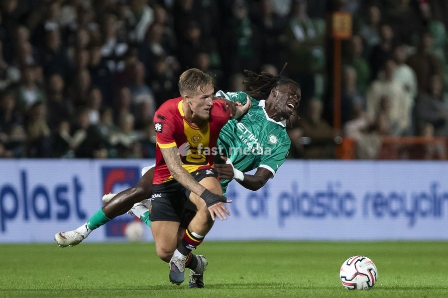 Mechelen's Fredrik Hammar and Lommel's Don-Angelo Konadu pictured during a soccer match between Lommel SK and KV Mechelen, Saturday 19 September 2026 in Lommel, on day 7 of the 2026-2027 'Jupiler Pro League' first division of the Belgian championship