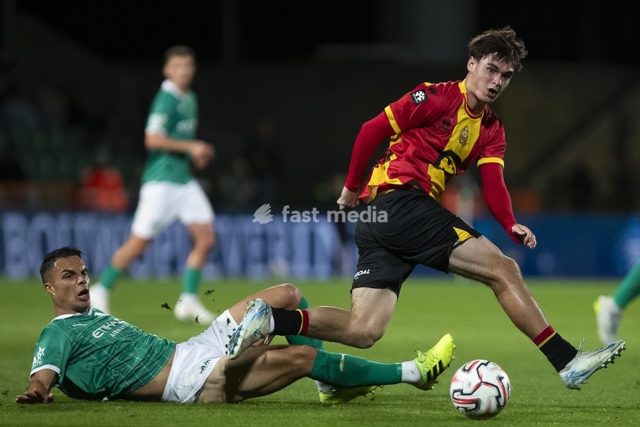 Lommel's Joey Pelupessy and Mechelen's Cedric Van Meirvenne pictured during a soccer match between Lommel SK and KV Mechelen, Saturday 19 September 2026 in Lommel, on day 7 of the 2026-2027 'Jupiler Pro League' first division of the Belgian championship