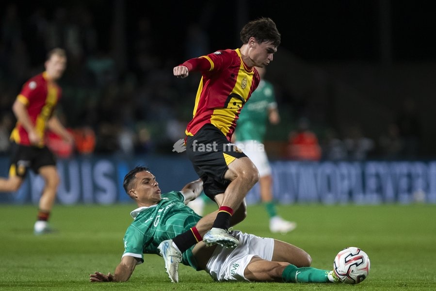 Lommel's Joey Pelupessy and Mechelen's Cedric Van Meirvenne pictured during a soccer match between Lommel SK and KV Mechelen, Saturday 19 September 2026 in Lommel, on day 7 of the 2026-2027 'Jupiler Pro League' first division of the Belgian championship