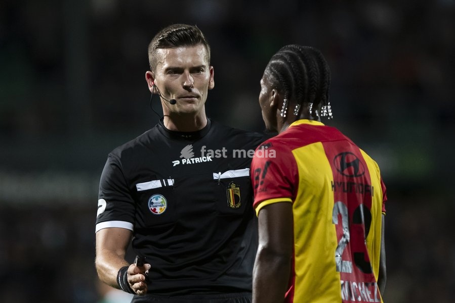 Referee Wesli De Cremer during a soccer match between Lommel SK and KV Mechelen, Saturday 19 September 2026 in Lommel, on day 7 of the 2026-2027 'Jupiler Pro League' first division of the Belgian championship