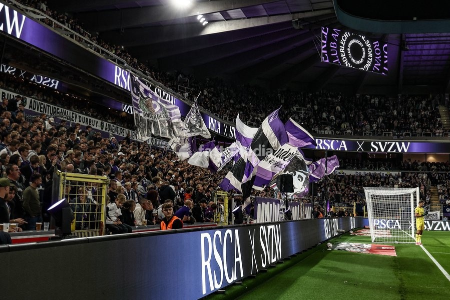 Anderlecht's supporters pictured at the start of a soccer match between RSC Anderlecht and SV Zulte Waregem, Saturday 19 September 2026 in Brussels, on day 7 of the 2026-2027 'Jupiler Pro League' first division of the Belgian championship