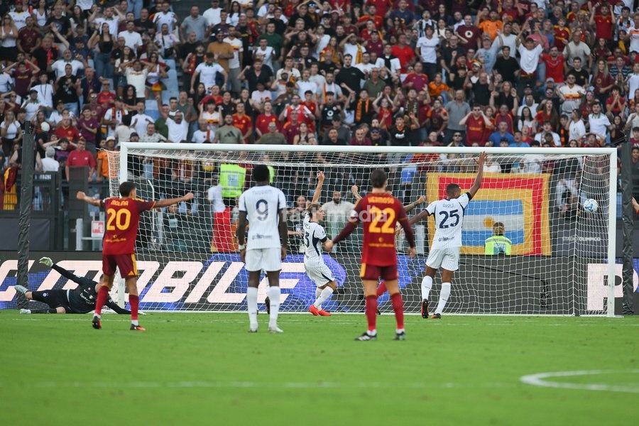 Manu Kone of Roma scores a goal for 2-0 during the match of Serie A Enilive Football Match between Roma vs Inter at the Olimpico Stadium on 19 September 2026 in Rome, Lazio, Italy. Roma vs Inter 2-2
