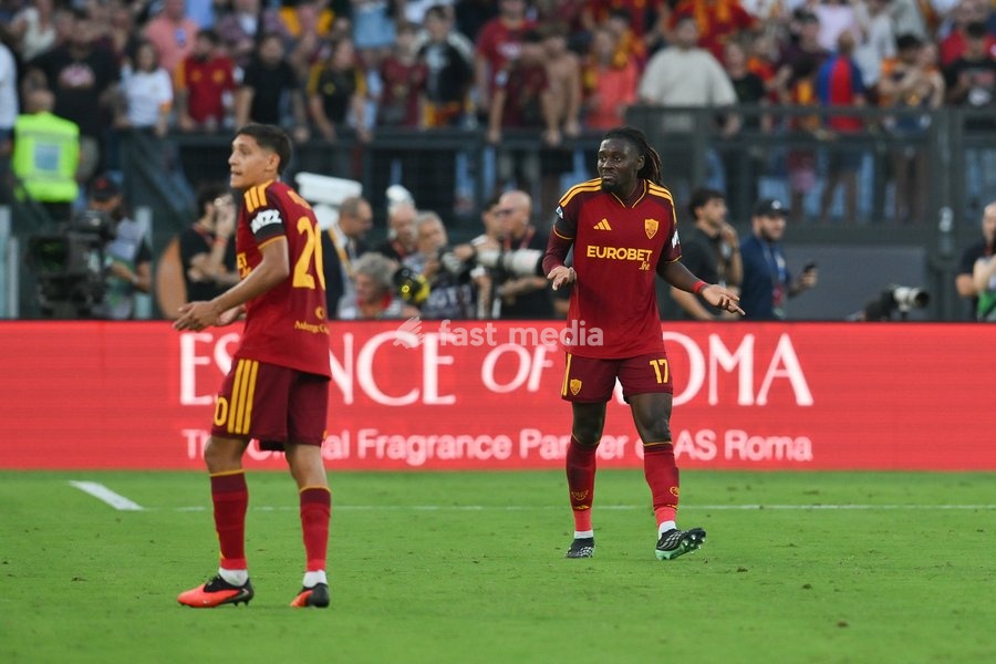 Manu Kone of Roma celebrates scoring a goal for 2-0 during the match of Serie A Enilive Football Match between Roma vs Inter at the Olimpico Stadium on 19 September 2026 in Rome, Lazio, Italy. Roma vs Inter 2-2