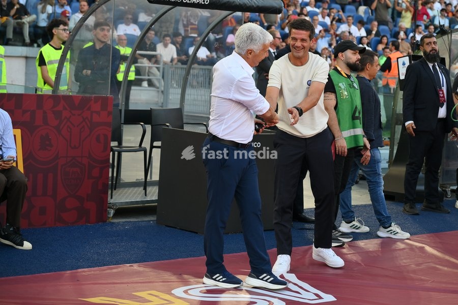 Gian Piero Gasperini head coach of Roma (L), Cristian Chivu head coach of Inter (R) during the match of Serie A Enilive Football Match between Roma vs Inter at the Olimpico Stadium on 19 September 2026 in Rome, Lazio, Italy. Roma vs Inter 2-2