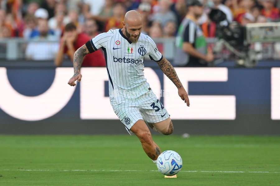 Federico Dimarco of Inter crosses the ball into the box during the match of Serie A Enilive Football Match between Roma vs Inter at the Olimpico Stadium on 19 September 2026 in Rome, Lazio, Italy. Roma vs Inter 2-2