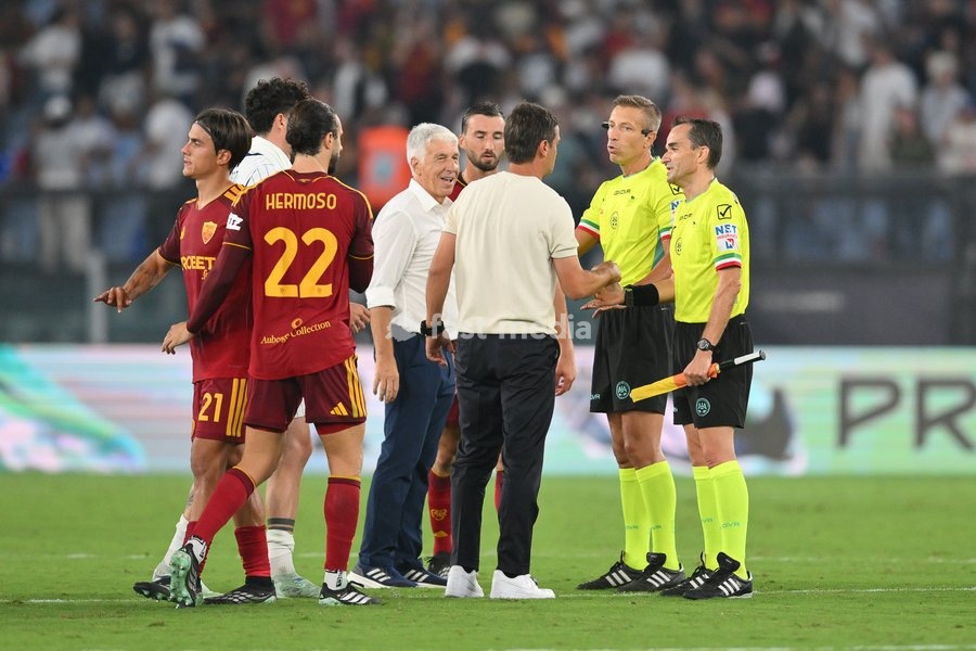 Cristian Chivu head coach of Inter, Gian Piero Gasperini head coach of Roma during the match of Serie A Enilive Football Match between Roma vs Inter at the Olimpico Stadium on 19 September 2026 in Rome, Lazio, Italy. Roma vs Inter 2-2