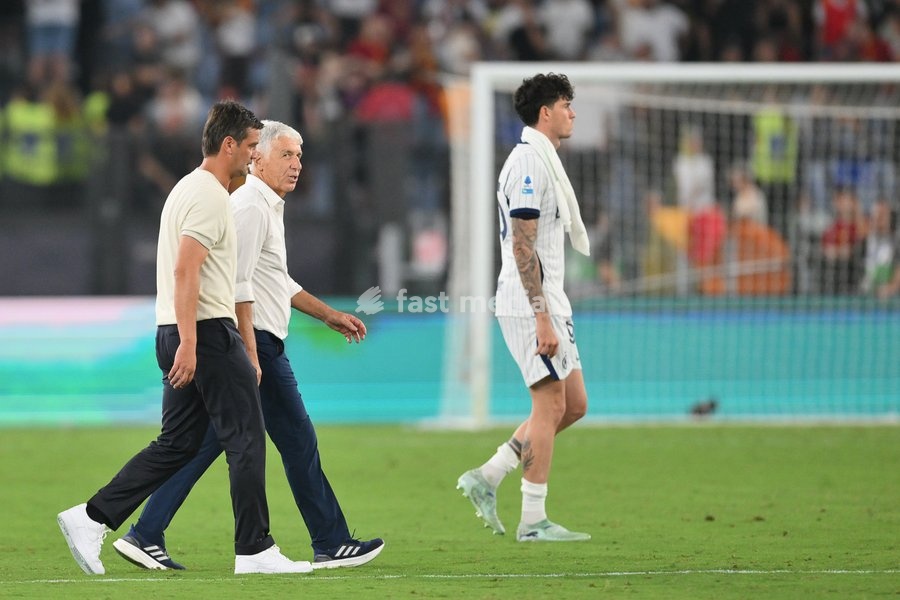 Cristian Chivu head coach of Inter (L), Gian Piero Gasperini head coach of Roma (R) during the match of Serie A Enilive Football Match between Roma vs Inter at the Olimpico Stadium on 19 September 2026 in Rome, Lazio, Italy. Roma vs Inter 2-2