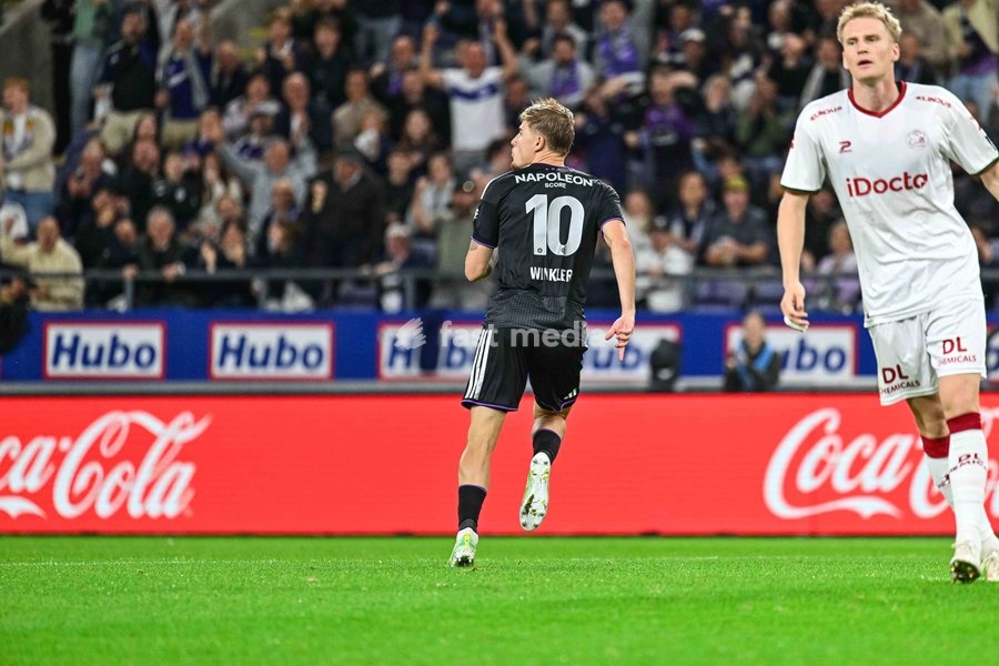Anderlecht's Marten Winkler celebrate after scoring during a soccer match between RSC Anderlecht and SV Zulte Waregem, Saturday 19 September 2026 in Brussels, on day 7 of the 2026-2027 'Jupiler Pro League' first division of the Belgian championship