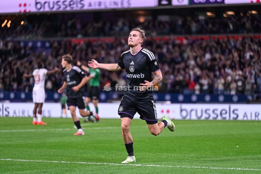 Anderlecht's Marten Winkler celebrate after scoring during a soccer match between RSC Anderlecht and SV Zulte Waregem, Saturday 19 September 2026 in Brussels, on day 7 of the 2026-2027 'Jupiler Pro League' first division of the Belgian championship