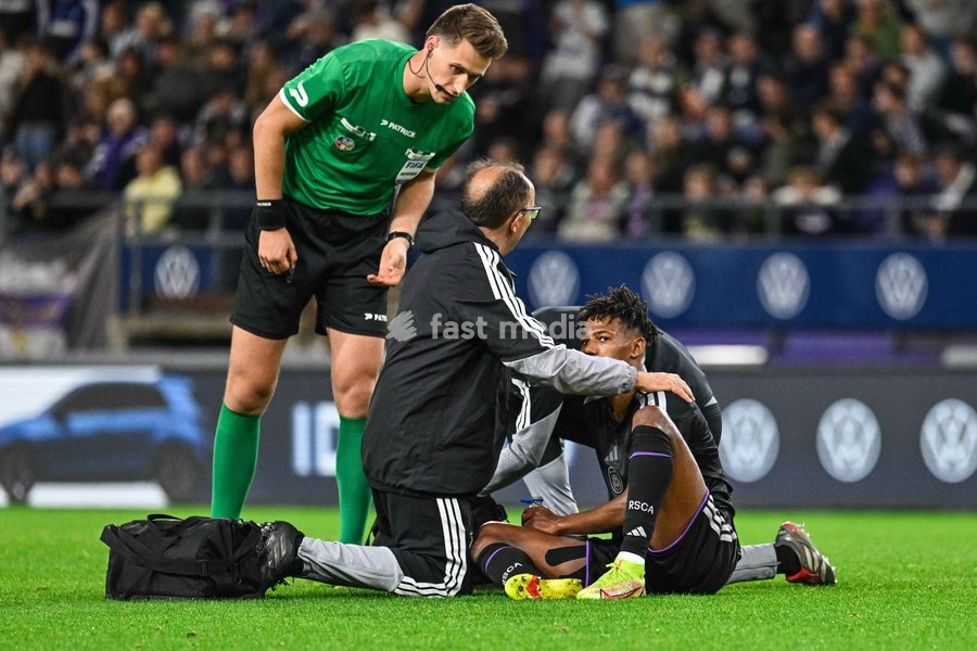 Anderlecht's Tawfik Bentayeb looks suffering during a soccer match between RSC Anderlecht and SV Zulte Waregem, Saturday 19 September 2026 in Brussels, on day 7 of the 2026-2027 'Jupiler Pro League' first division of the Belgian championship