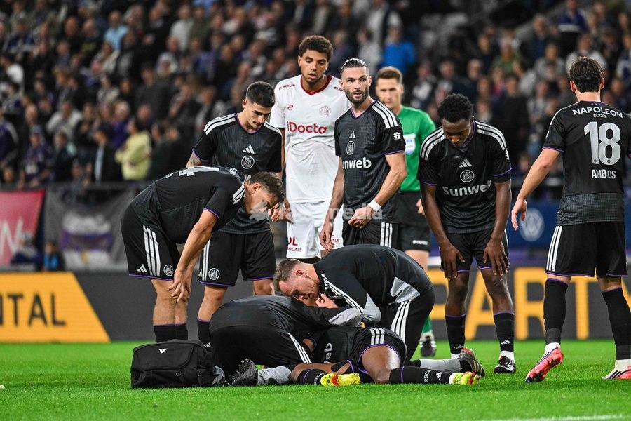 Anderlecht's Tawfik Bentayeb looks suffering during a soccer match between RSC Anderlecht and SV Zulte Waregem, Saturday 19 September 2026 in Brussels, on day 7 of the 2026-2027 'Jupiler Pro League' first division of the Belgian championship
