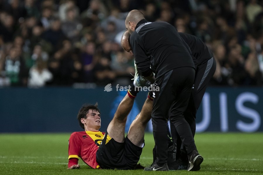 Mechelen's Cedric Van Meirvenne receives medical treatment during a soccer match between Lommel SK and KV Mechelen, Saturday 19 September 2026 in Lommel, on day 7 of the 2026-2027 'Jupiler Pro League' first division of the Belgian championship