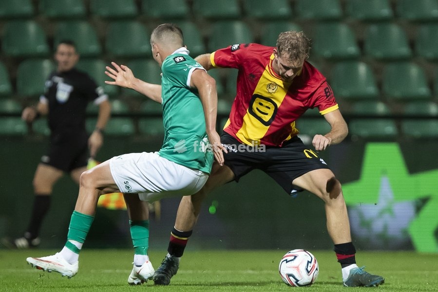 Mechelen's Bouke Boersma (R) pictured during a soccer match between Lommel SK and KV Mechelen, Saturday 19 September 2026 in Lommel, on day 7 of the 2026-2027 'Jupiler Pro League' first division of the Belgian championship