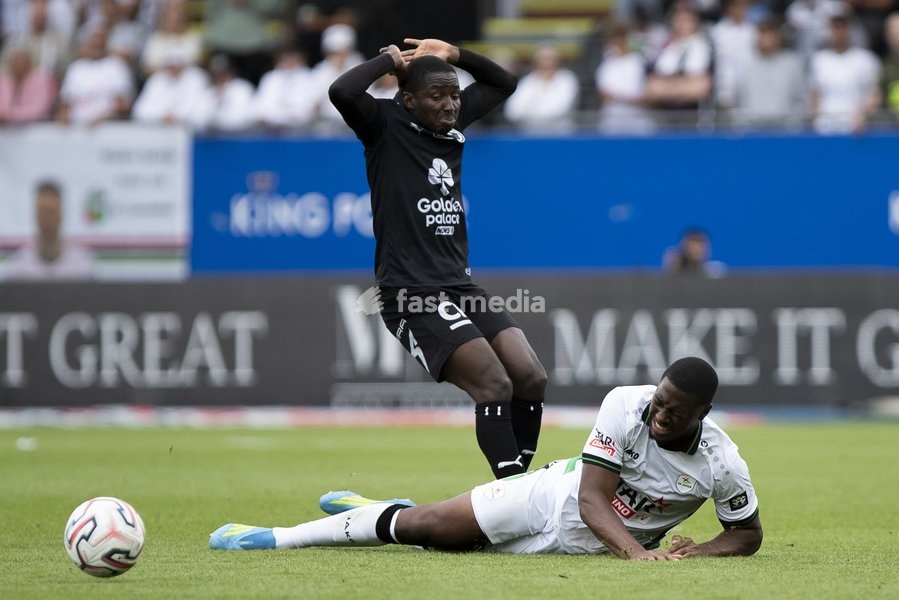 RAAL's Mustapha Isah and OHL's Roggerio Nyakossi pictured during a soccer match between Oud-Heverlee Leuven and RAAL La Louviere, Saturday 19 September 2026 in Leuven, on day 7 of the 2026-2027 'Jupiler Pro League' first division of the Belgian championship