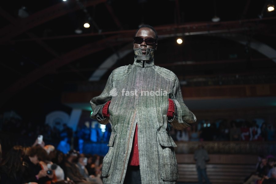 A model walks the runway at the Yuhan Ao Spring Summer 2027 show during London Fashion Week, London, UK, 19 September 2026