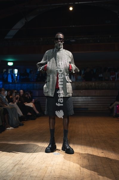 A model walks the runway at the Yuhan Ao Spring Summer 2027 show during London Fashion Week, London, UK, 19 September 2026