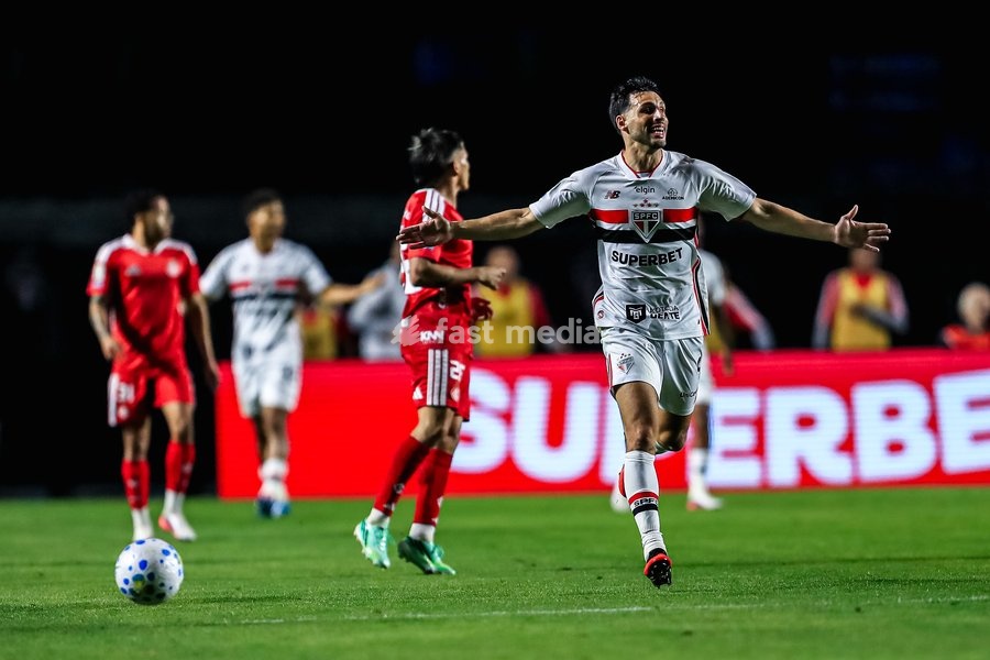 September 19, 2026, São Paulo, São Paulo, Brazil: São Paulo player Djhordney during the match between São Paulo and Internacional, part of the 2026 Brazilian Championship, at Morumbis Stadium in São Paulo (SP), Brazil, on this Saturday, September 19, 2026