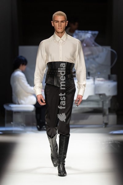 LONDON, ENGLAND - SEPTEMBER 19: A model walks the runway at the Hu Bing Selects: Urban Grace show during London Fashion Week 2026 on September 19, 2026 in London, England