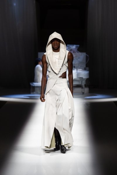 LONDON, ENGLAND - SEPTEMBER 19: A model walks the runway at the Hu Bing Selects: Urban Grace show during London Fashion Week 2026 on September 19, 2026 in London, England