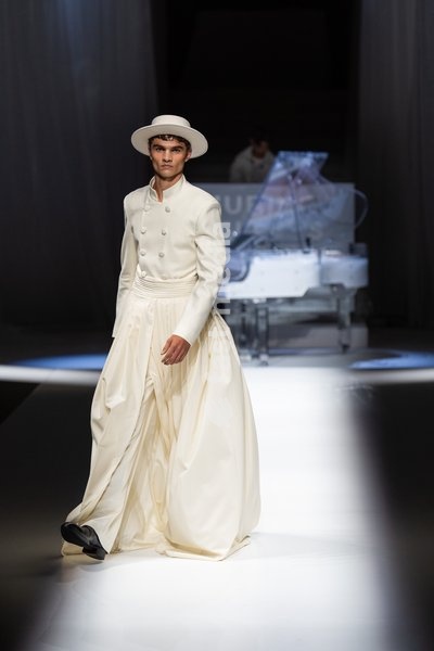 LONDON, ENGLAND - SEPTEMBER 19: A model walks the runway at the Hu Bing Selects: Urban Grace show during London Fashion Week 2026 on September 19, 2026 in London, England