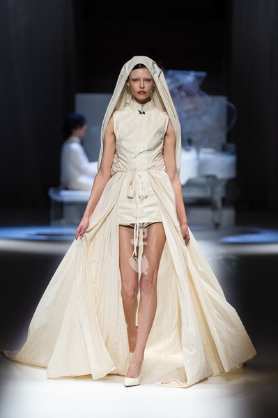 LONDON, ENGLAND - SEPTEMBER 19: A model walks the runway at the Hu Bing Selects: Urban Grace show during London Fashion Week 2026 on September 19, 2026 in London, England