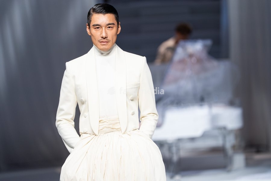 LONDON, ENGLAND - SEPTEMBER 19: A model walks the runway at the Hu Bing Selects: Urban Grace show during London Fashion Week 2026 on September 19, 2026 in London, England