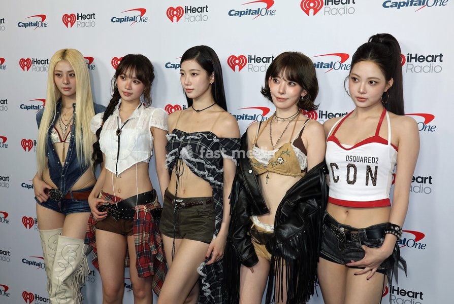Sakura Miyawaki, Kim Chaewon, Huh Yunjin, Kazuha, and Hong Eunchae of LE SSERAFIM at the 2026 iHeartRadio Music Festival held at T-Mobile Arena in Las Vegas, USA on September 19, 2026