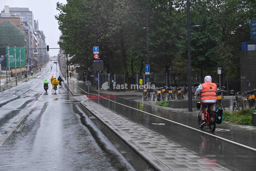 Cyclists pictured during a car free Sunday, in Brussels, Sunday 20 September 2026. Across the country, Brussels and cities in Flanders and the Walloon region hold Car Free Sunday during the 'Mobility Week' (Week van de mobiliteit - Semaine de la Mobilite) and organise activities to focus on other…