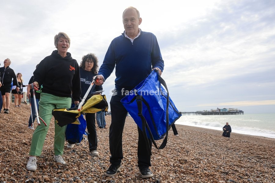 Liberal Democrat leader Ed Davey takes part in a beach clean on Brighton beach, UK, on 20 September 2026, alongside Liberal Democrat MPs and representatives from Surfers Against Sewage, the Marine Conservation Society, Rewilding Britain and PaddleUK, during the Liberal Democrat Party Conference in…