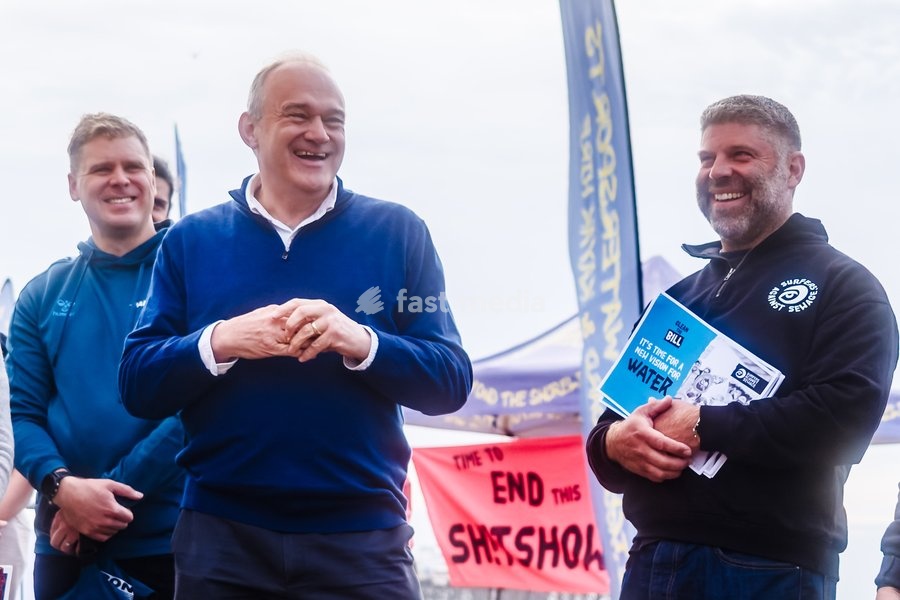 Sir Ed Davey, Current Liberal Democrat Leader, Mp For Kingston And Surbiton joins a beach clean during the Liberal Democrat Autumn Conference 2026 on Sunday 20 September 2026 at Brighton Beach, Brighton. Sir Ed Davey Joins Surfers Against Sewage, Marine Conservation Society, Rewilding Britain And…