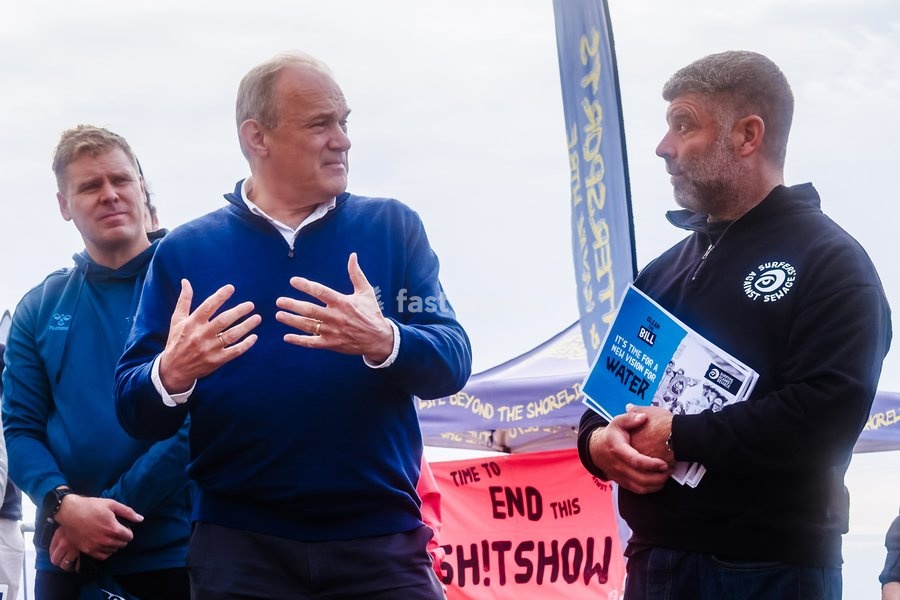 Sir Ed Davey, Current Liberal Democrat Leader, Mp For Kingston And Surbiton joins a beach clean during the Liberal Democrat Autumn Conference 2026 on Sunday 20 September 2026 at Brighton Beach, Brighton. Sir Ed Davey Joins Surfers Against Sewage, Marine Conservation Society, Rewilding Britain And…