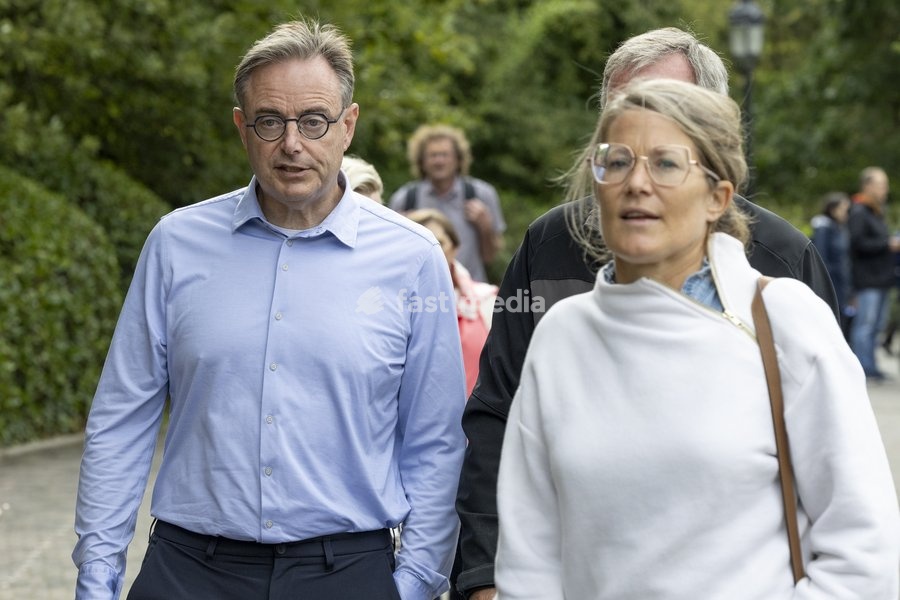 Prime Minister Bart De Wever and Minister of Asylum and Migration, Social Integration and Major Cities Anneleen Van Bossuyt pictured during the yearly family day of conservative Flemish nationalist party N-VA, on Sunday 20 September 2026 at the Plopsaland theme park in Adinkerke, De Panne