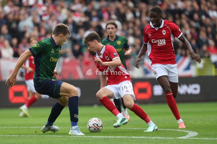 Union’s Ondrej Kricfalusi and Antwerp's Xander Dierckx fight for the ball during a soccer match between Royal Antwerp FC and Royale Union Saint-Gilloise, Sunday 20 September 2026 in Antwerp, on day 7 of the 2026-2027 'Jupiler Pro League' first division of the Belgian championship