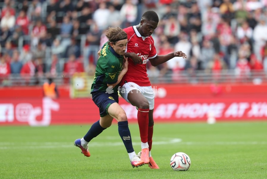 Union's Kamiel Van De Perre and Antwerp's Bahmed Deuff fight for the ball during a soccer match between Royal Antwerp FC and Royale Union Saint-Gilloise, Sunday 20 September 2026 in Antwerp, on day 7 of the 2026-2027 'Jupiler Pro League' first division of the Belgian championship