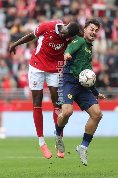 Antwerp's Bahmed Deuff and Union's Mateo Biondic fight for the ball during a soccer match between Royal Antwerp FC and Royale Union Saint-Gilloise, Sunday 20 September 2026 in Antwerp, on day 7 of the 2026-2027 'Jupiler Pro League' first division of the Belgian championship