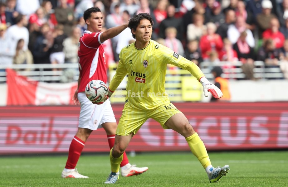 Antwerp's goalkeeper Taishi Brandon Nozawa is pictured in action during a soccer match between Royal Antwerp FC and Royale Union Saint-Gilloise, Sunday 20 September 2026 in Antwerp, on day 7 of the 2026-2027 'Jupiler Pro League' first division of the Belgian championship
