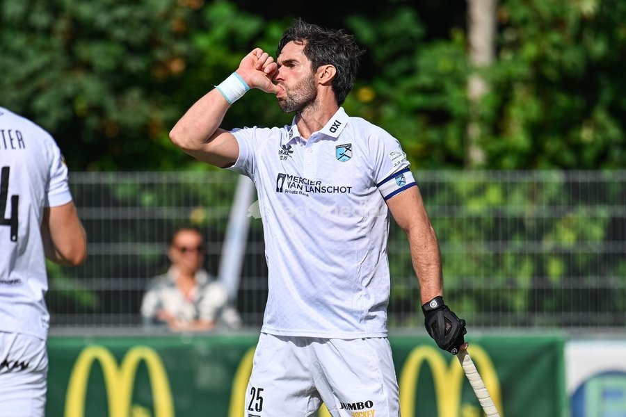 Braxgata's Loick Luypaert celebrate after scoring during a hockey game between Waterloo Ducks and Braxgata, Sunday 20 September 2026 in Waterloo, on day 1 of the Belgian first division hockey championship