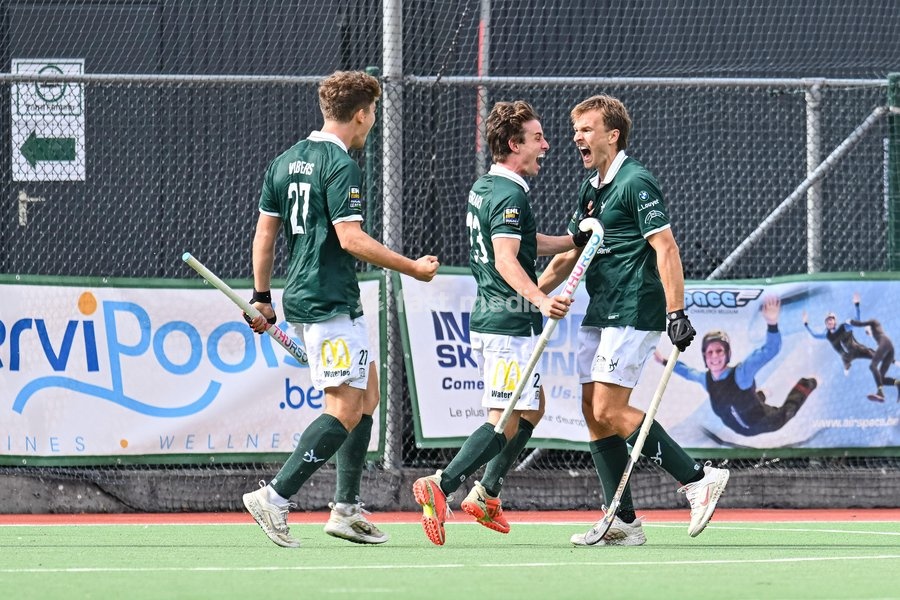 WatDuck's Diego Lucaccioni and WatDucks' players celebrate after scoring during a hockey game between Waterloo Ducks and Braxgata, Sunday 20 September 2026 in Waterloo, on day 1 of the Belgian first division hockey championship