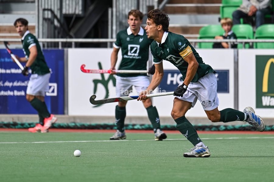 WatDuck's Maxime Van Oost pictured during a hockey game between Waterloo Ducks and Braxgata, Sunday 20 September 2026 in Waterloo, on day 1 of the Belgian first division hockey championship