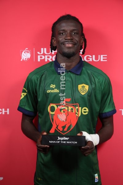 Union's Massire Sylla poses after winning the Jupiler Man of the Match trophy at a soccer match between Royal Antwerp FC and Royale Union Saint-Gilloise, Sunday 20 September 2026 in Antwerp, on day 7 of the 2026-2027 'Jupiler Pro League' first division of the Belgian championship