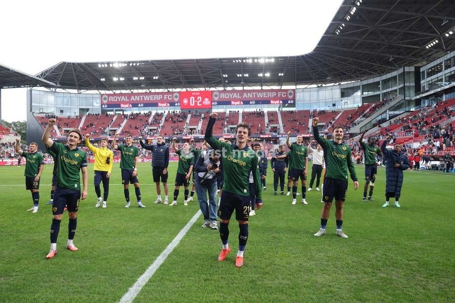 Union's Kamiel Van De Perre; Union’s Denzel De Roeve and Union's Mateo Biondic celebrate and thank supporters after winning a soccer match between Royal Antwerp FC and Royale Union Saint-Gilloise, Sunday 20 September 2026 in Antwerp, on day 7 of the 2026-2027 'Jupiler Pro League' first division of…