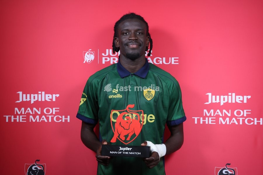 Union's Massire Sylla poses after winning the Jupiler Man of the Match trophy at a soccer match between Royal Antwerp FC and Royale Union Saint-Gilloise, Sunday 20 September 2026 in Antwerp, on day 7 of the 2026-2027 'Jupiler Pro League' first division of the Belgian championship